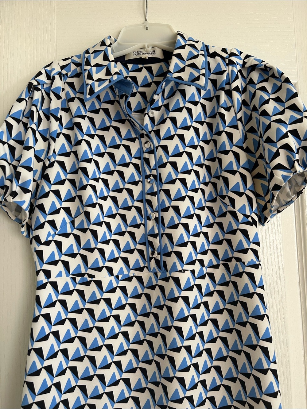 DVF White, Blue & turquoise Geometric Short Sleeve below knee length dress